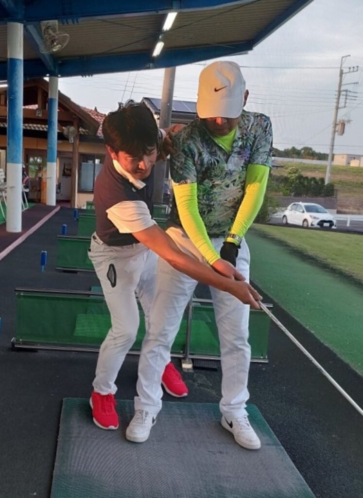 ドラコンプロの上野聖志プロから、レッスン指導