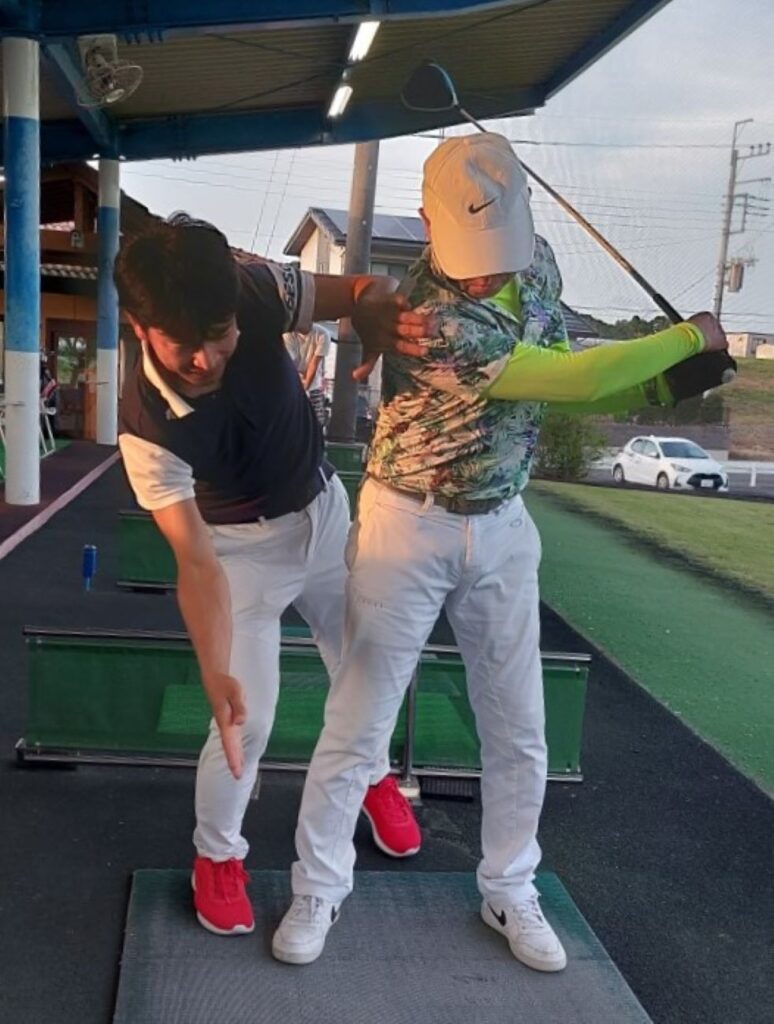 ドラコンプロの上野聖志プロから、レッスン指導